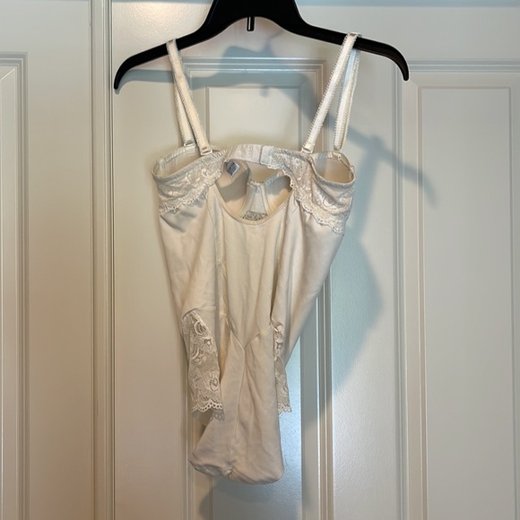 Lacy Bodysuit - Picture 2 of 5